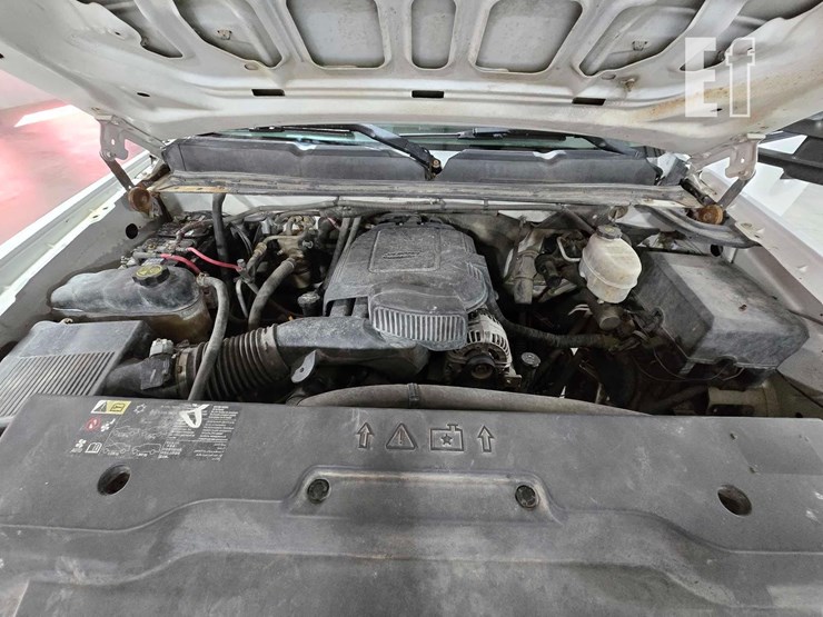 2013-chevrolet-silverado-3500hd-image-24