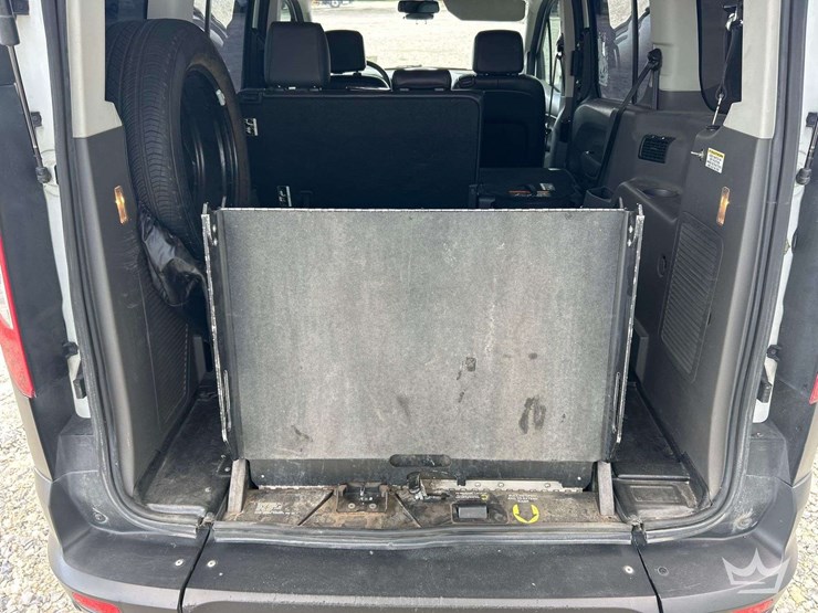 2020-ford-transit-connect-image-19