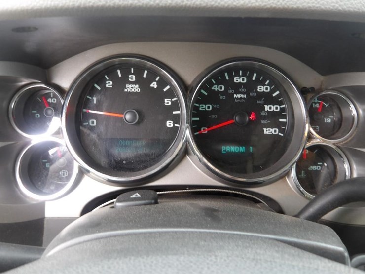 2013-chevrolet-silverado-3500-image-14