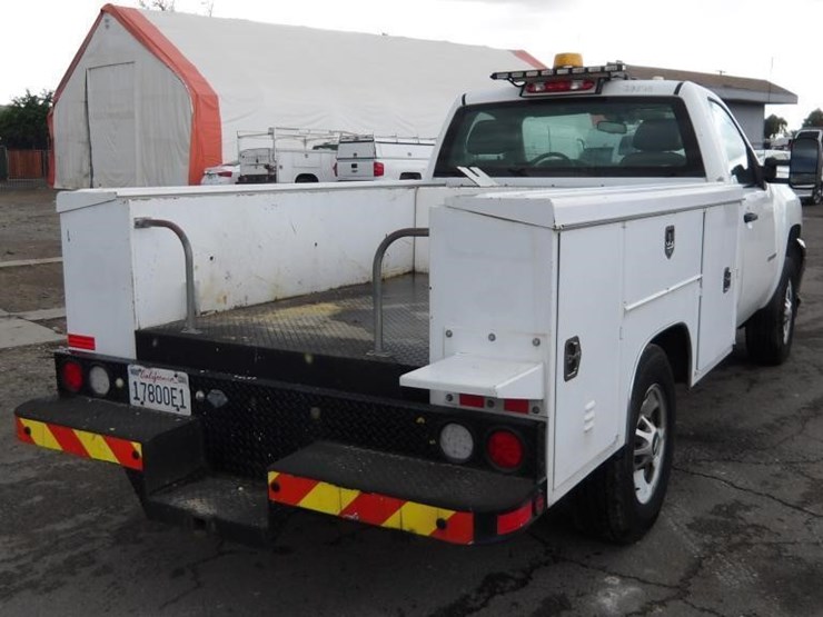 2011-chevrolet-silverado-2500-image-4