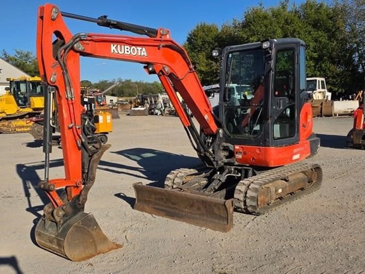 2017-kubota-kx040-4-image-1