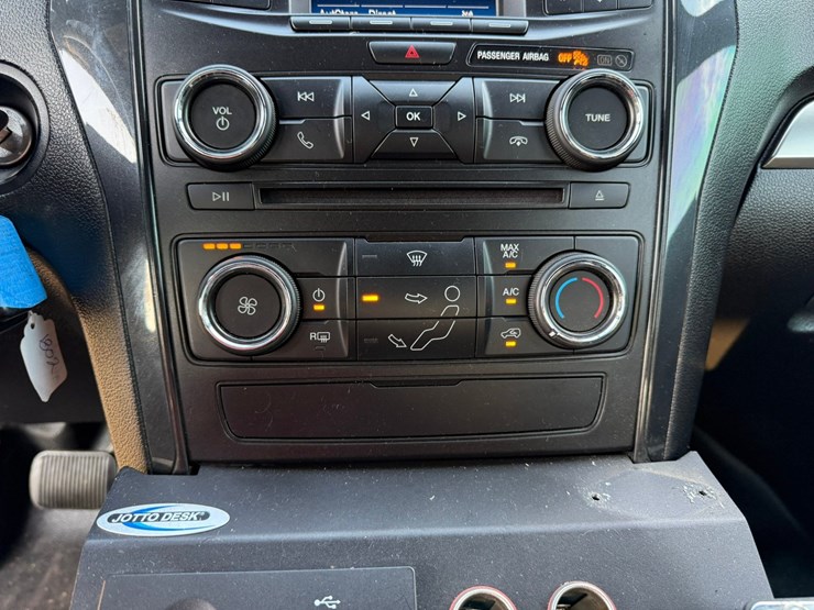 2018-ford-explorer-image-56