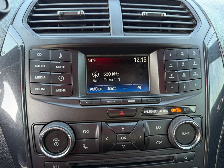 2018-ford-explorer-image-52