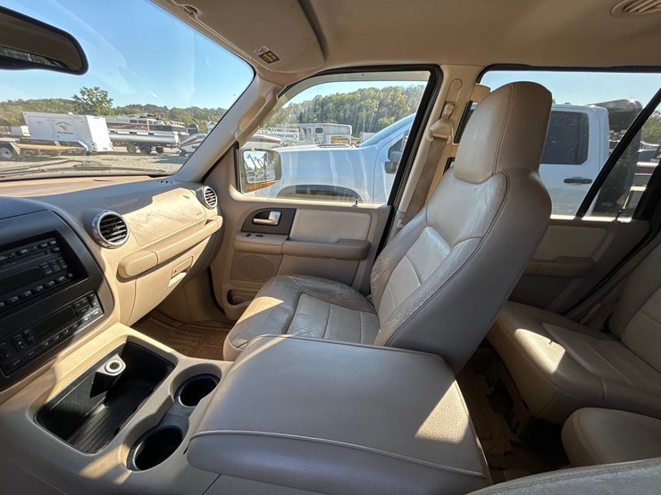 2004-ford-expedition-image-11