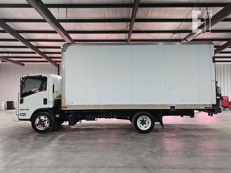 2011-isuzu-nrr-image-5