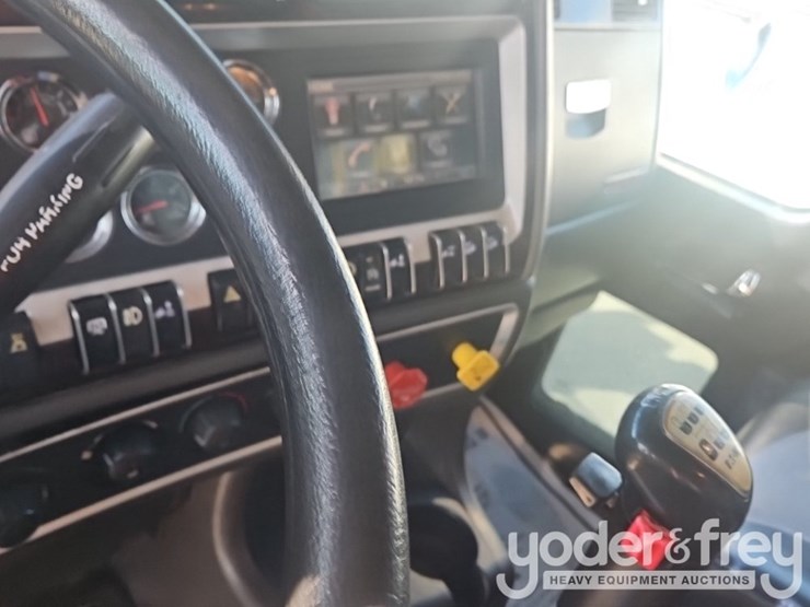 2016-kenworth-w900-image-40