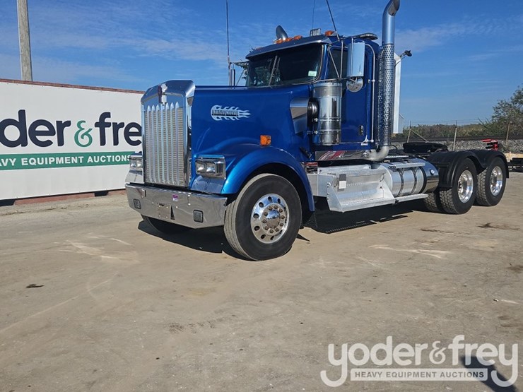 2016-kenworth-w900-image-2
