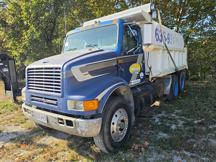 1996-international-8100-image-1