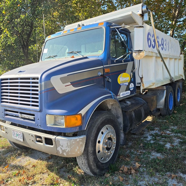 1996 INTERNATIONAL 8100