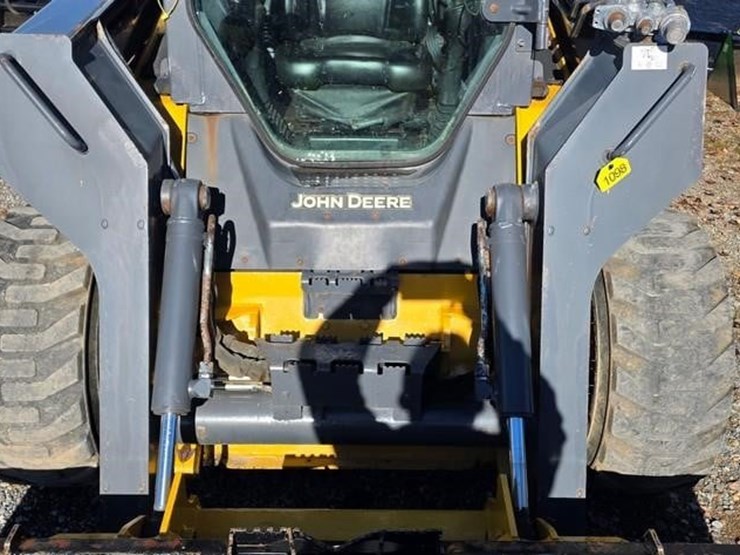 2015-deere-326e-image-36