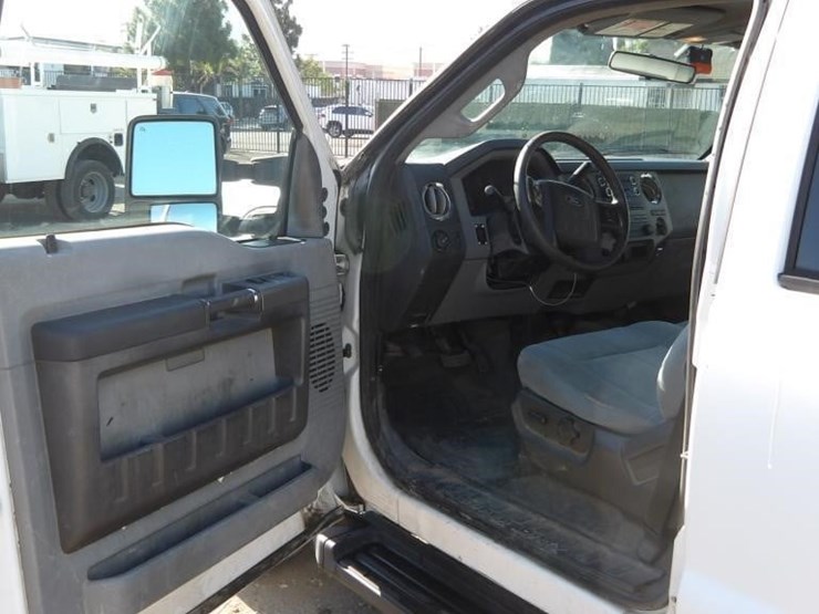 2011-ford-f350-image-16