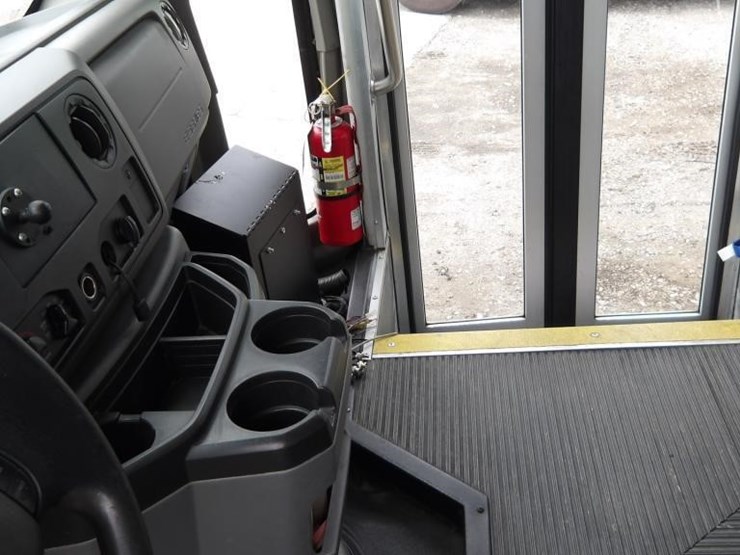 2016-ford-e450-image-26