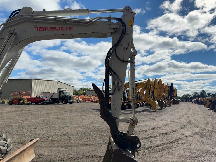 2017-takeuchi-tb290-image-10