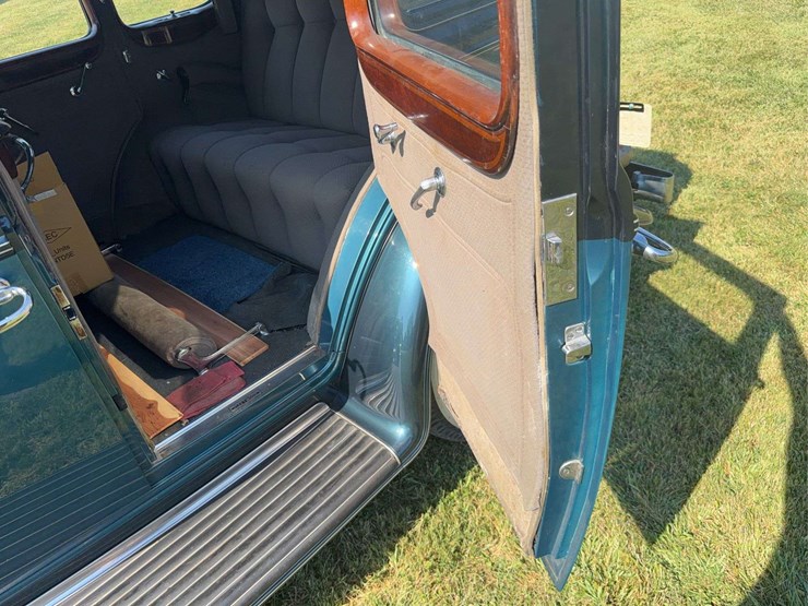 1932-cadillac-v-16-fleetwood-image-79