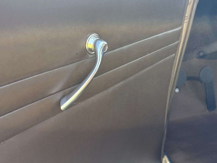 1935-ford-deluxe-phaeton-image-70