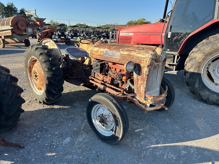 ford-tractor-image-1