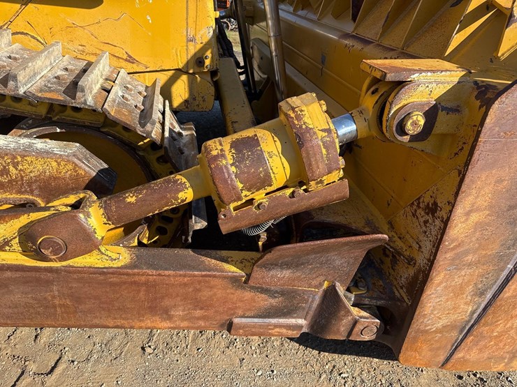 2019-caterpillar-d8t-image-16