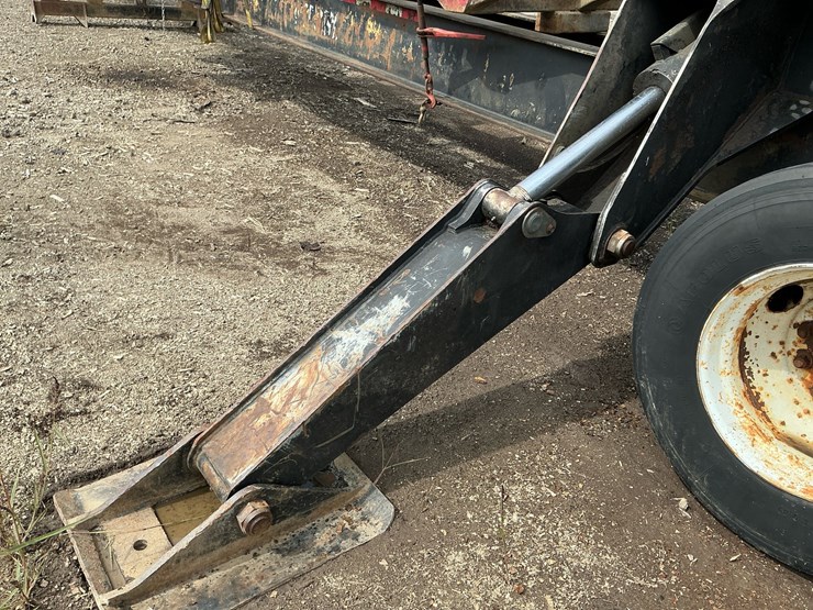 deere-335c-image-30