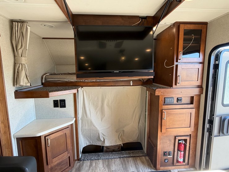 2018-ford-f550-image-31