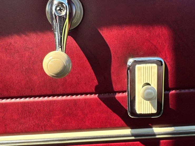 1947-ford-super-deluxe-sportsman-image-140