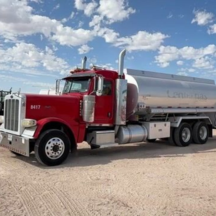 2008 PETERBILT 389
