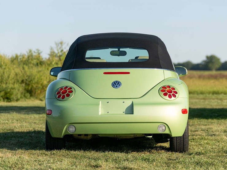 2005-volkswagen-new-beetle-gls-convertible-16,500-original-miles-image-9