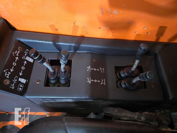 2014-jlg-g12-55a-image-20