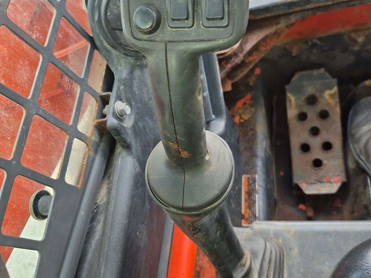 2018-kubota-ssv65-image-19