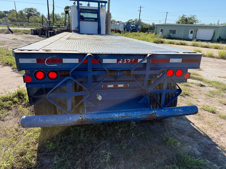 1990-peterbilt-357-image-7