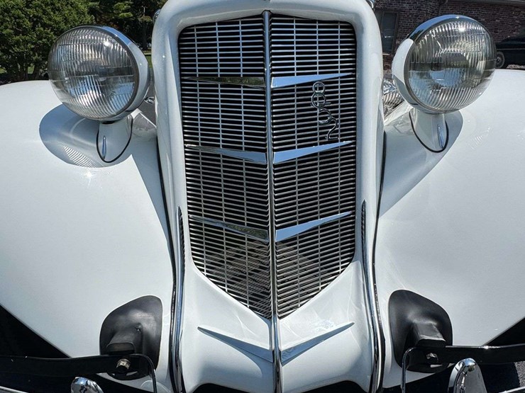 1936-auburn-852-supercharged-boattail-speedster-image-26