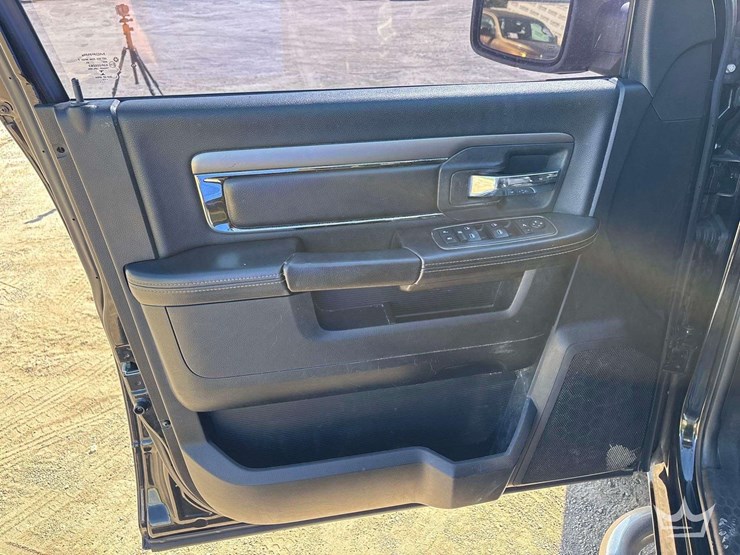 2013-dodge-1500-image-12