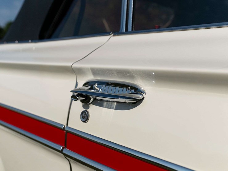 1961-chevrolet-impala-convertible-unrestored-original-image-30