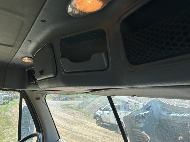 2016-freightliner-cascadia-125-image-69