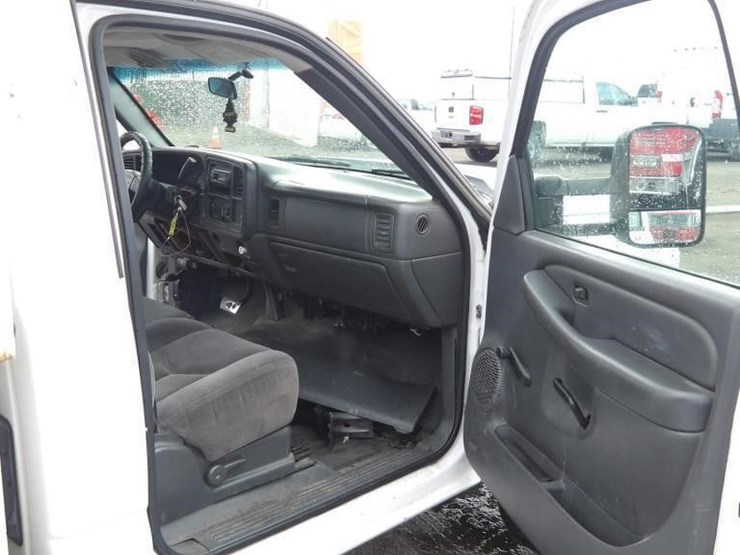 2006-chevrolet-silverado-2500-image-16