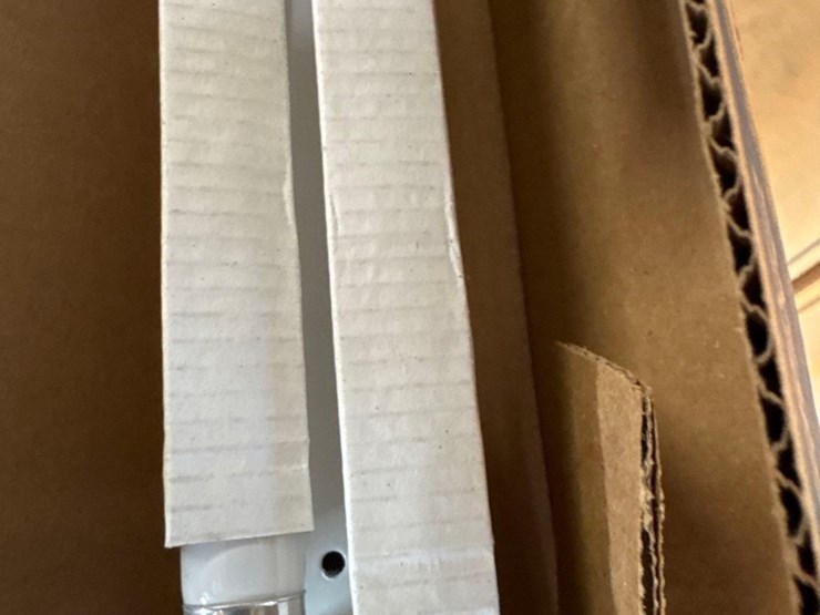 (6)-new-lithonia-lighting-co-4ft-t5/120v-shop-lights-image-3