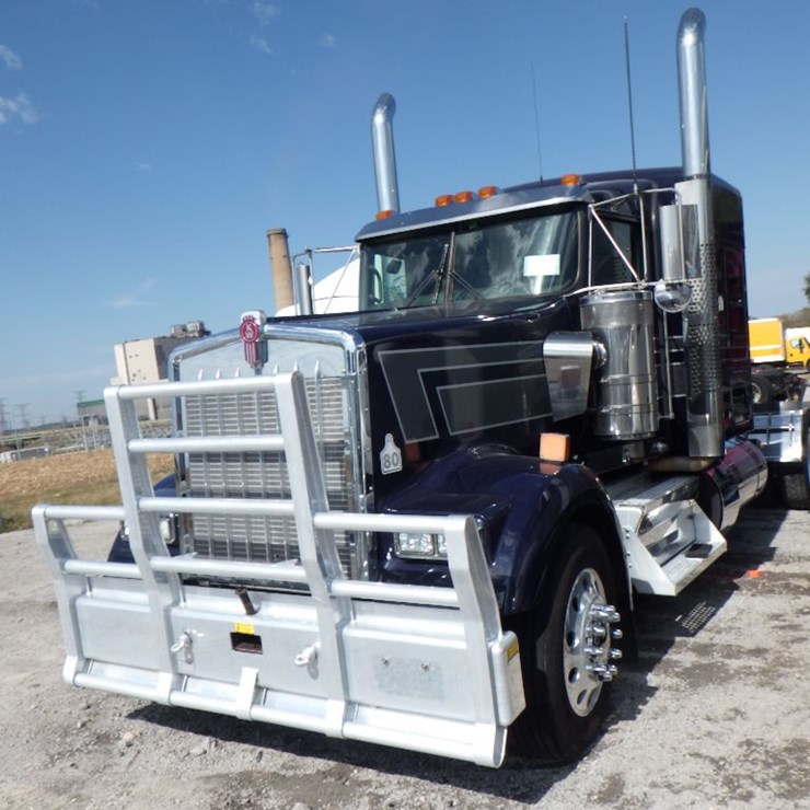 2022 KENWORTH W900L