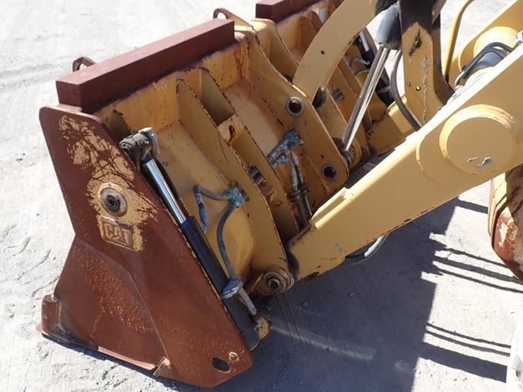caterpillar-450e-image-8