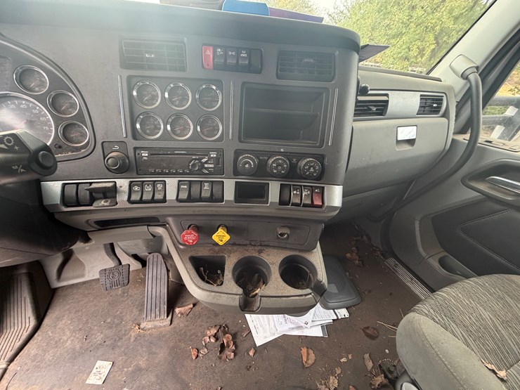 2020-kenworth-t680-image-13