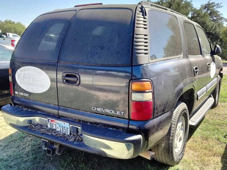 2004-chevrolet-tahoe-image-3