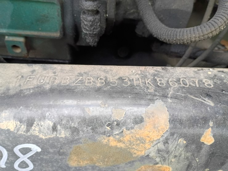 2003-freightliner-fl106-image-28