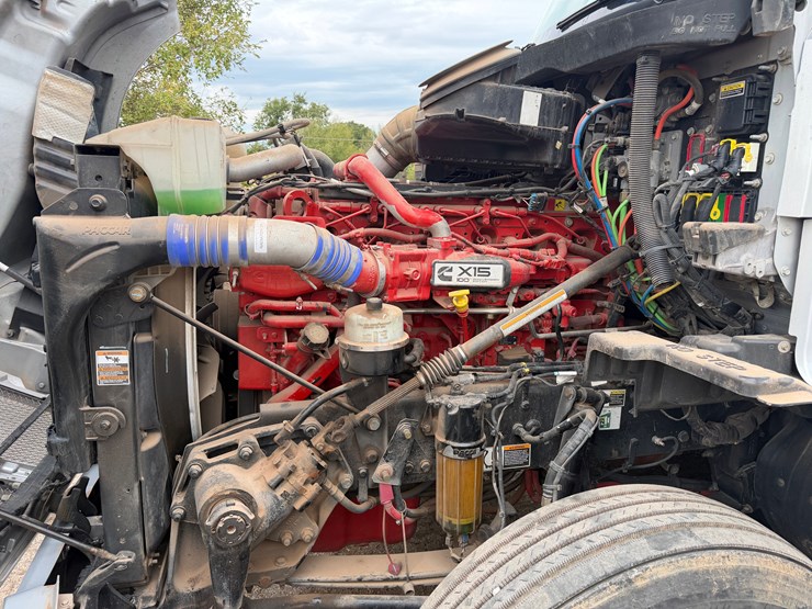2020-kenworth-t680-image-8