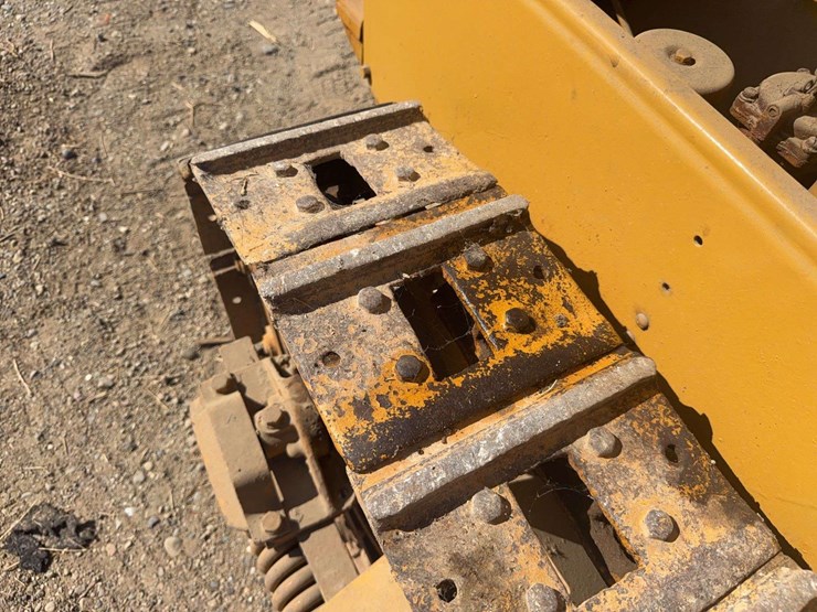 caterpillar-15-image-11