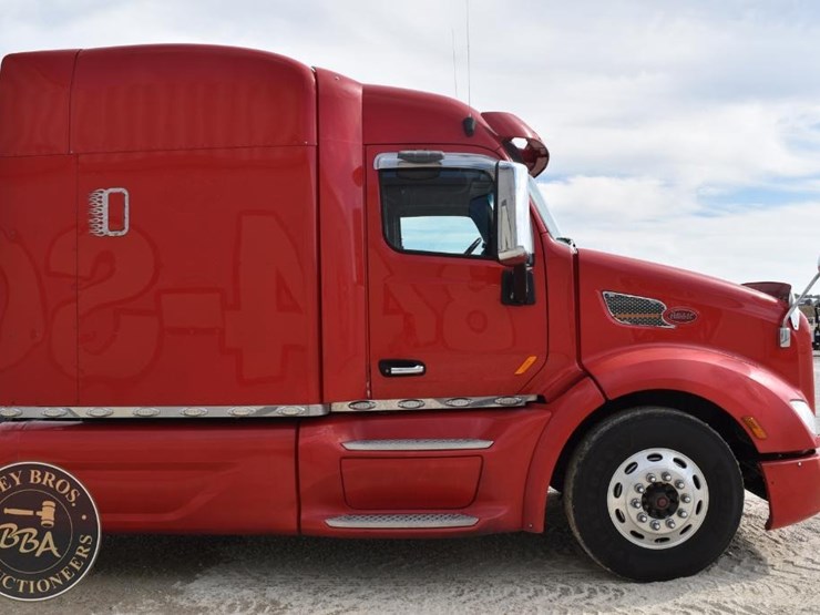 2014-peterbilt-579-image-10
