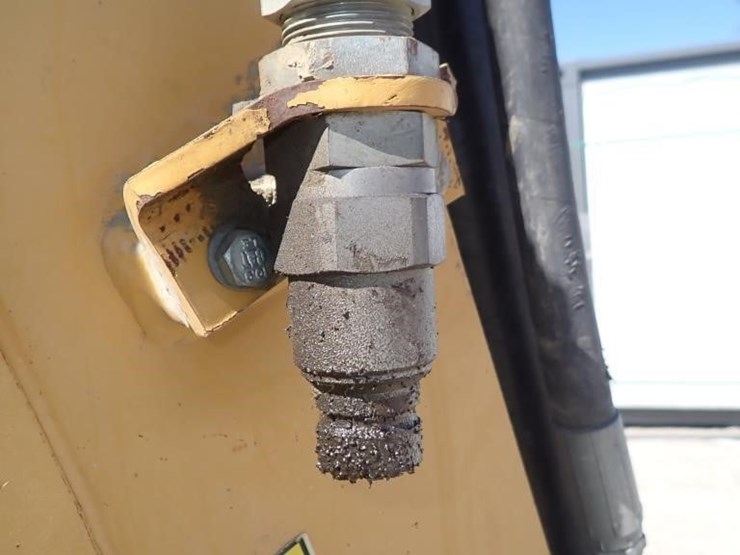 caterpillar-450e-image-18