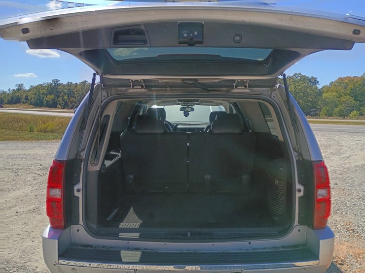 2010-chevrolet-suburban-image-83