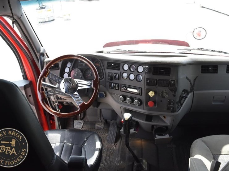 2014-peterbilt-579-image-58