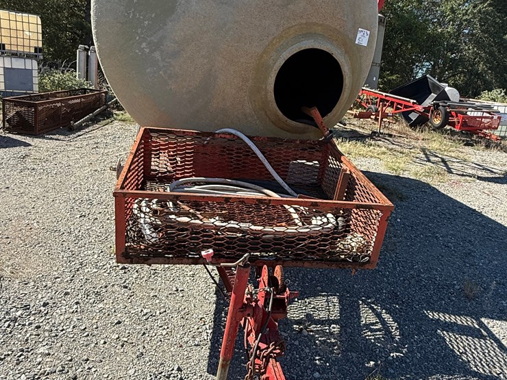 8’-dia-x-13’l-110-bbl-fiberglass-storage-tank-on-s/a-bumper-pull-trailer-image-3