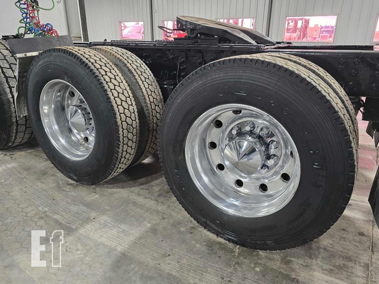 2009-kenworth-t800-image-25