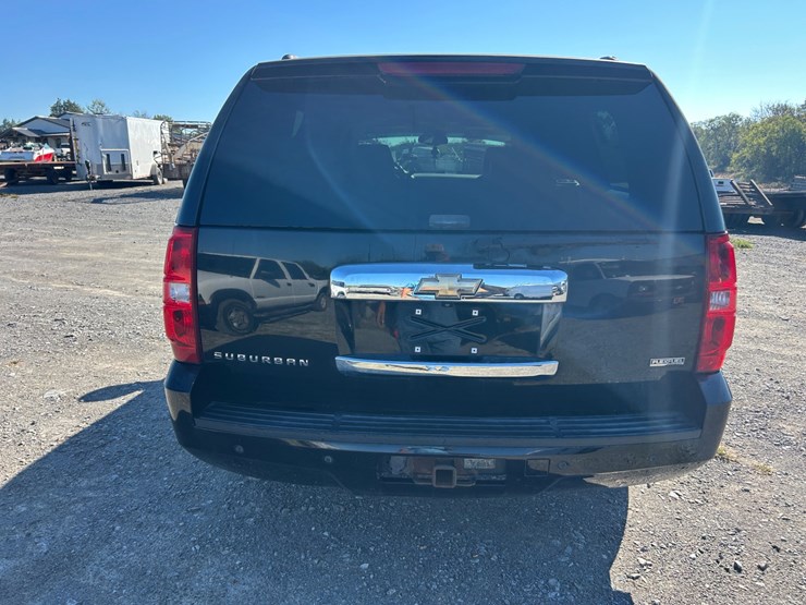 2007-chevrolet-suburban-image-5