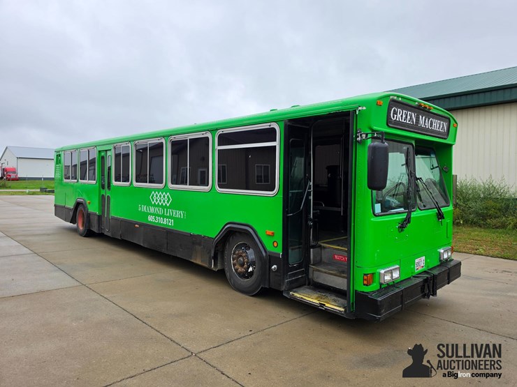 2000-gillig-party-bus-image-3